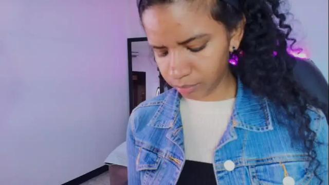 Image 2 of ellie_alves Stream on Chaturbate on 1 month ago