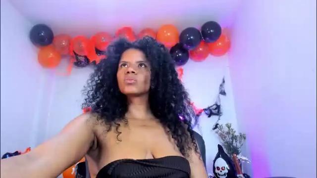 Image 6 of ellie_alves Stream on Chaturbate on 5 days ago
