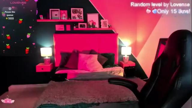 Image 3 of ellie_jhonson_ Stream on Chaturbate on 17 days ago