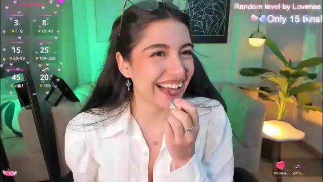 Image 3 of ellie_jhonson_ Stream on Chaturbate on 4 days ago