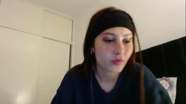 Image 3 of ellie_solee Stream on Chaturbate on 1 month ago