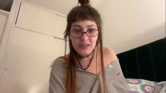Image 4 of ellie_solee Stream on Chaturbate on 1 day ago