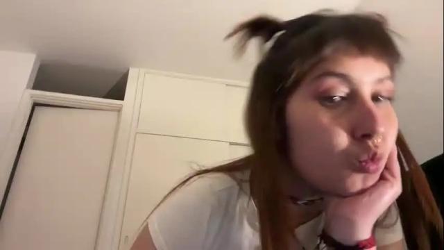 Image 2 of ellie_solee Stream on Chaturbate on 6 months ago