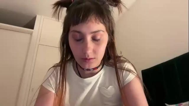 Image 7 of ellie_solee Stream on Chaturbate on 6 months ago