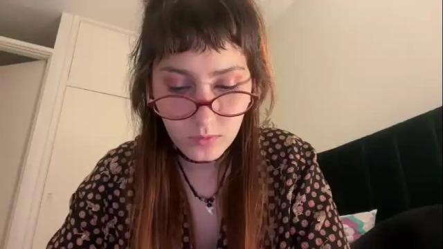 Image 6 of ellie_solee Stream on Chaturbate on 6 months ago