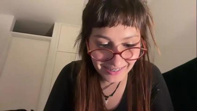 Image 4 of ellie_solee Stream on Chaturbate on 6 months ago
