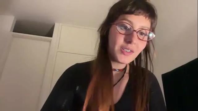 Image 8 of ellie_solee Stream on Chaturbate on 6 months ago