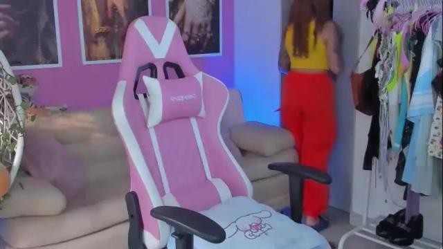 Image 4 of ellie_sweetheart Stream on Chaturbate on 1 month ago