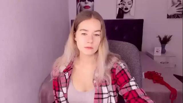 Image 2 of elliebarns Stream on Chaturbate on 16 months ago