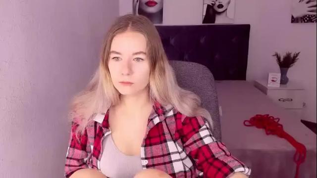 Image 3 of elliebarns Stream on Chaturbate on 16 months ago