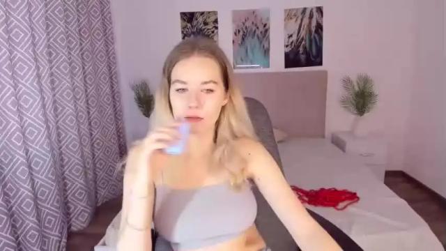 Image 3 of elliebarns Stream on Chaturbate on 16 months ago