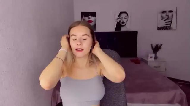 Image 3 of elliebarns Stream on Chaturbate on 16 months ago