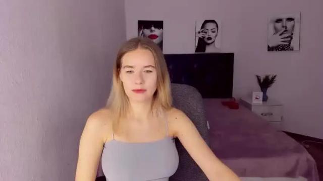 Image 4 of elliebarns Stream on Chaturbate on 16 months ago