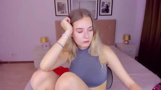 Image 3 of elliebarns Stream on Chaturbate on 16 months ago