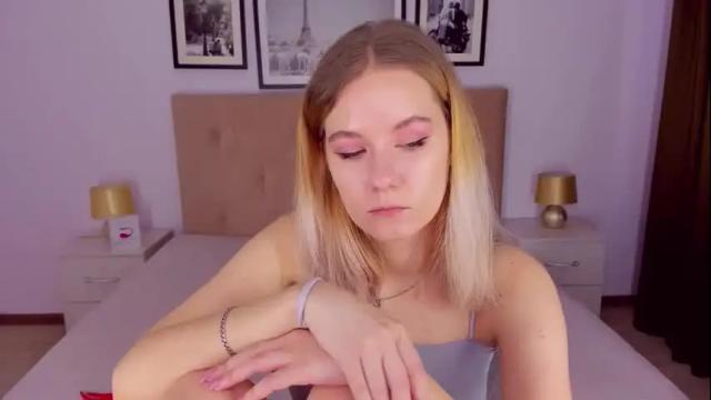 Image 12 of elliebarns Stream on Chaturbate on 15 months ago