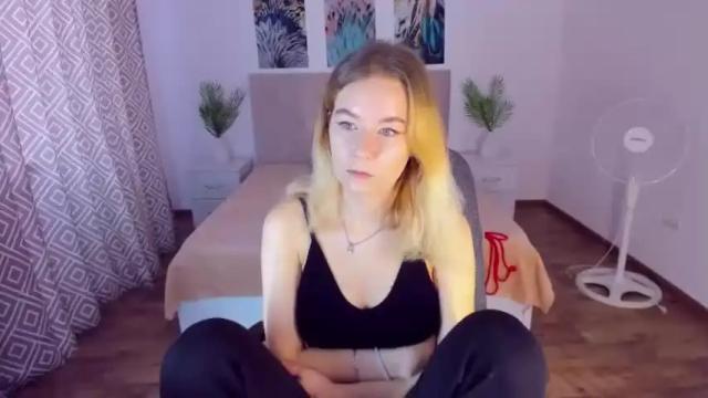 Image 10 of elliebarns Stream on Chaturbate on 14 months ago