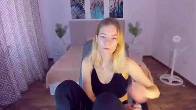 Image 4 of elliebarns Stream on Chaturbate on 14 months ago