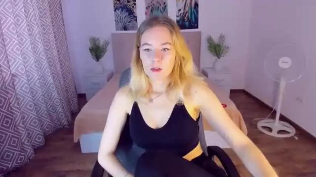 Image 6 of elliebarns Stream on Chaturbate on 14 months ago