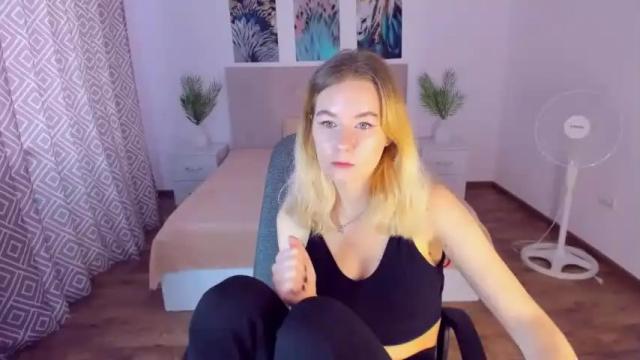 Image 8 of elliebarns Stream on Chaturbate on 14 months ago