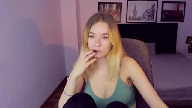 Image 2 of elliebarns Stream on Chaturbate on 14 months ago
