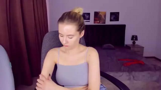 Image 3 of elliebarns Stream on Chaturbate on 14 months ago