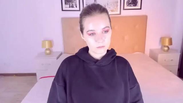 Image 3 of elliebarns Stream on Chaturbate on 14 months ago