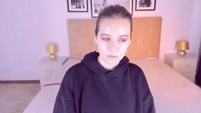 Image 4 of elliebarns Stream on Chaturbate on 14 months ago