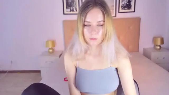Image 10 of elliebarns Stream on Chaturbate on 14 months ago