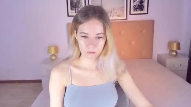 Image 2 of elliebarns Stream on Chaturbate on 14 months ago