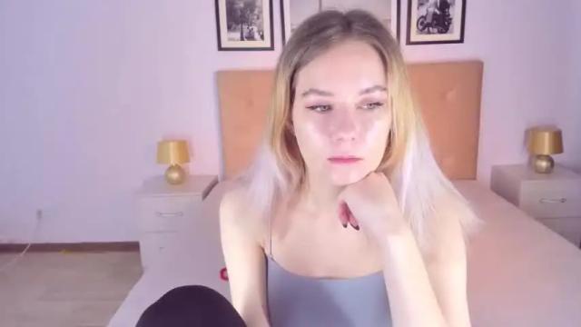 Image 3 of elliebarns Stream on Chaturbate on 14 months ago