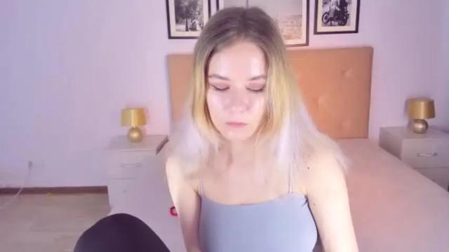 Image 4 of elliebarns Stream on Chaturbate on 14 months ago
