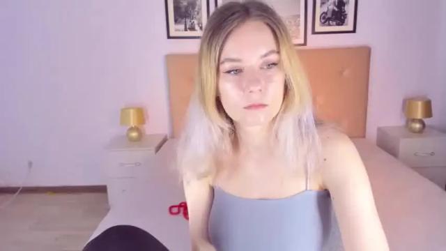 Image 7 of elliebarns Stream on Chaturbate on 14 months ago