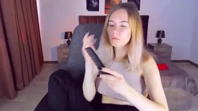Image 2 of elliebarns Stream on Chaturbate on 14 months ago