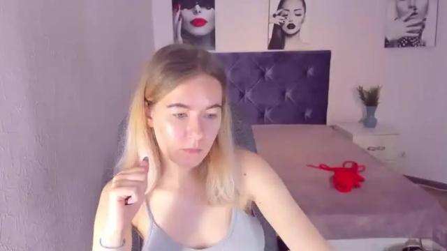 Image 2 of elliebarns Stream on Chaturbate on 13 months ago