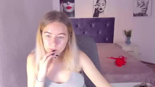 Image 3 of elliebarns Stream on Chaturbate on 13 months ago