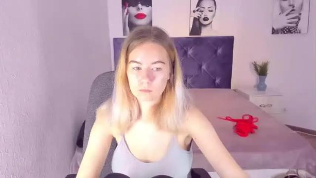 Image 8 of elliebarns Stream on Chaturbate on 13 months ago