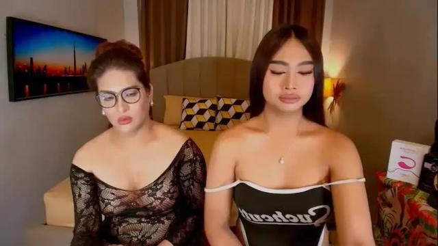Image 4 of elliecummers Stream on Chaturbate on 27 days ago