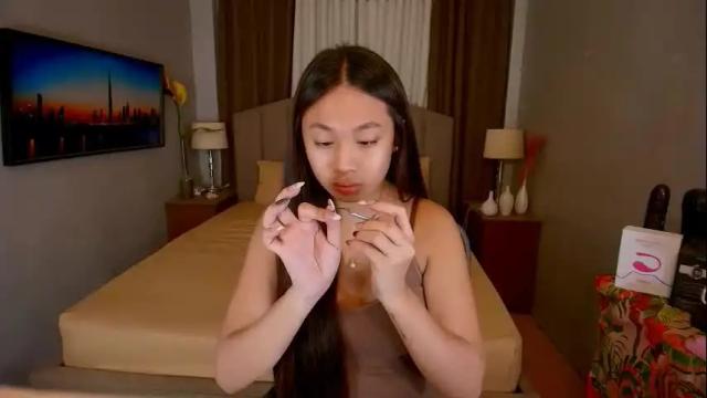 Image 3 of elliecummers Stream on Chaturbate on 9 days ago