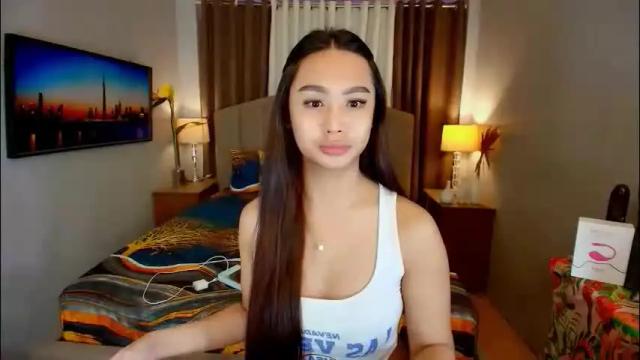 Image 4 of elliecummers Stream on Chaturbate on 2 months ago