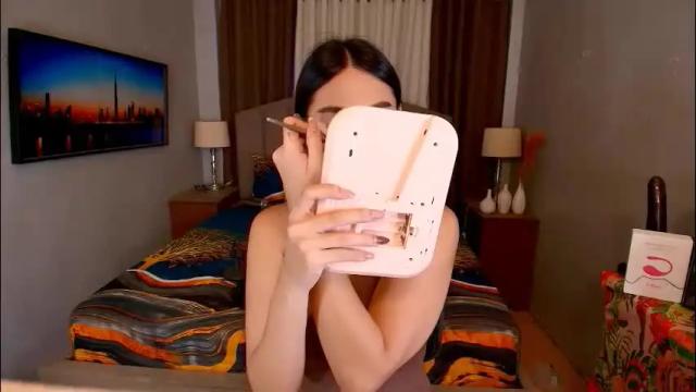 Image 3 of elliecummers Stream on Chaturbate on 2 months ago