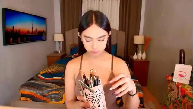 Image 4 of elliecummers Stream on Chaturbate on 2 months ago