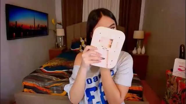 Image 3 of elliecummers Stream on Chaturbate on 2 months ago