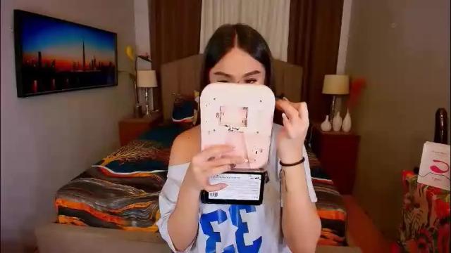 Image 4 of elliecummers Stream on Chaturbate on 2 months ago