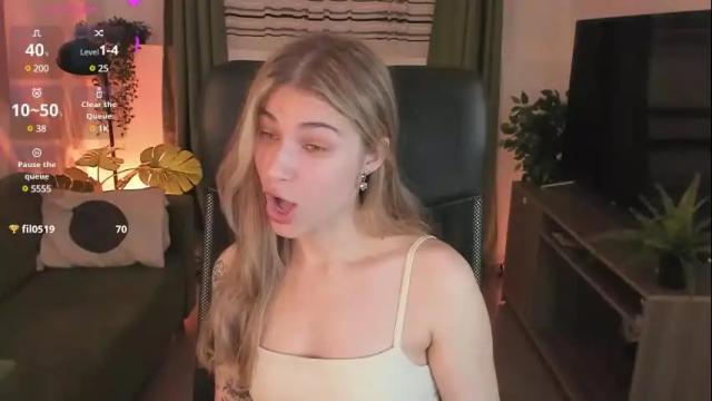 Image 7 of elliecutes Stream on Chaturbate on 1 month ago
