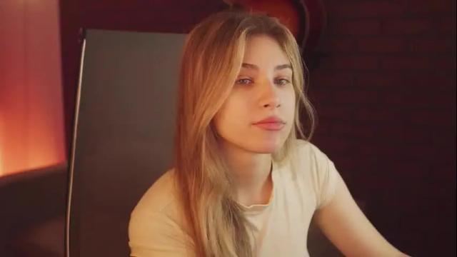 Image 6 of elliecutes Stream on Chaturbate on 25 days ago