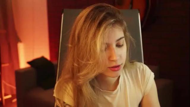 Image 7 of elliecutes Stream on Chaturbate on 22 days ago