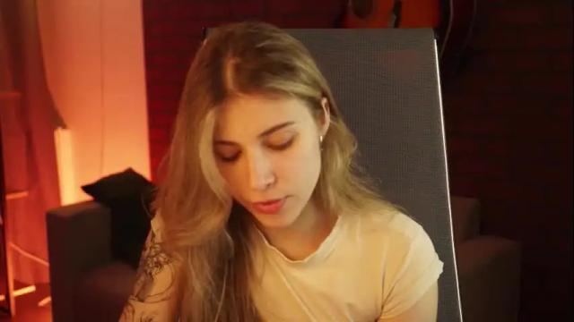 Image 8 of elliecutes Stream on Chaturbate on 22 days ago