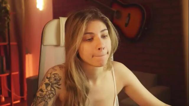 Image 3 of elliecutes Stream on Chaturbate on 10 days ago