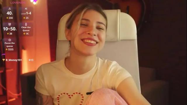 Image 2 of elliecutes Stream on Chaturbate on 7 days ago