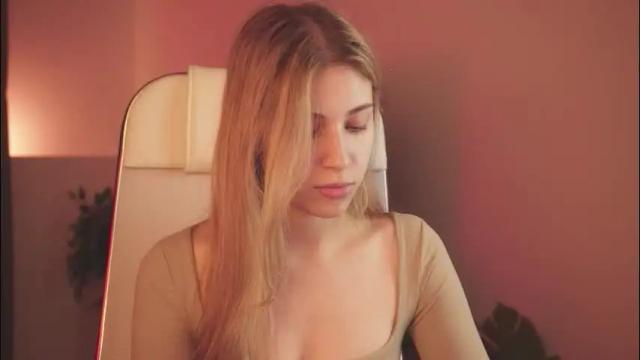 Image 12 of elliecutes Stream on Chaturbate on 2 months ago